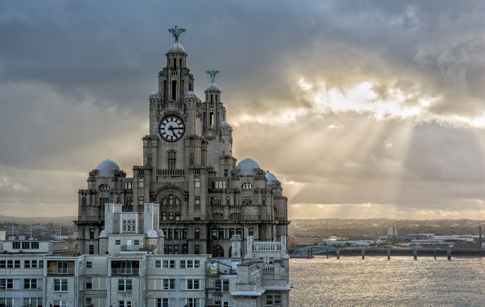 On Land and Sea – Which Architecture is Best?